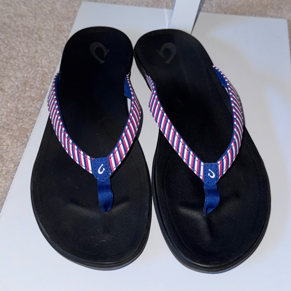 Oulkai Ho’Opio Flip Flops in Red/White/Blue Stripes Women’s 9